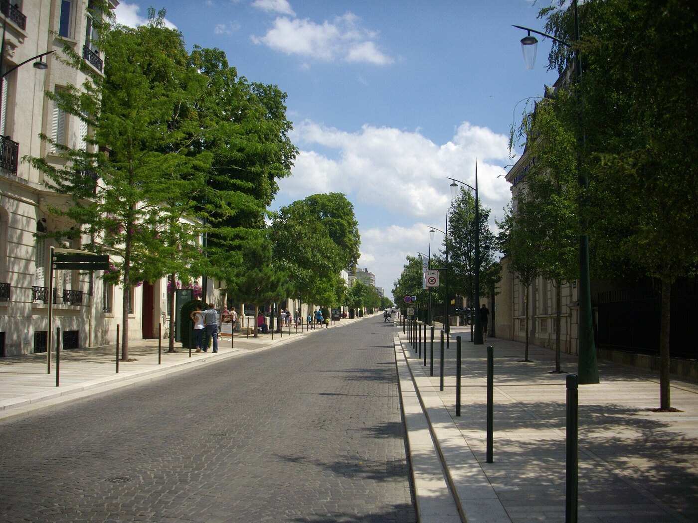 Avenue de Champagne, Épernay — à visiter depuis le gîte