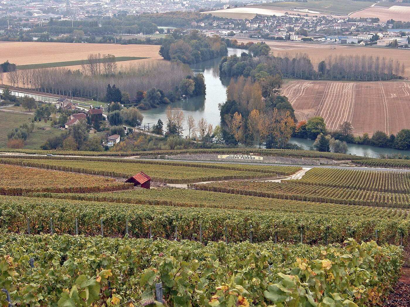 Hautvillers, village de Dom Pérignon — à visiter depuis le gîte